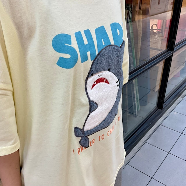 サメ×ロゴパイル刺繍半袖T【ブルー】